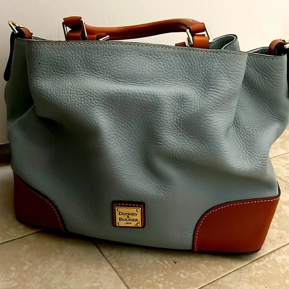 Pebble Grain Small Brenna with zipper wallet